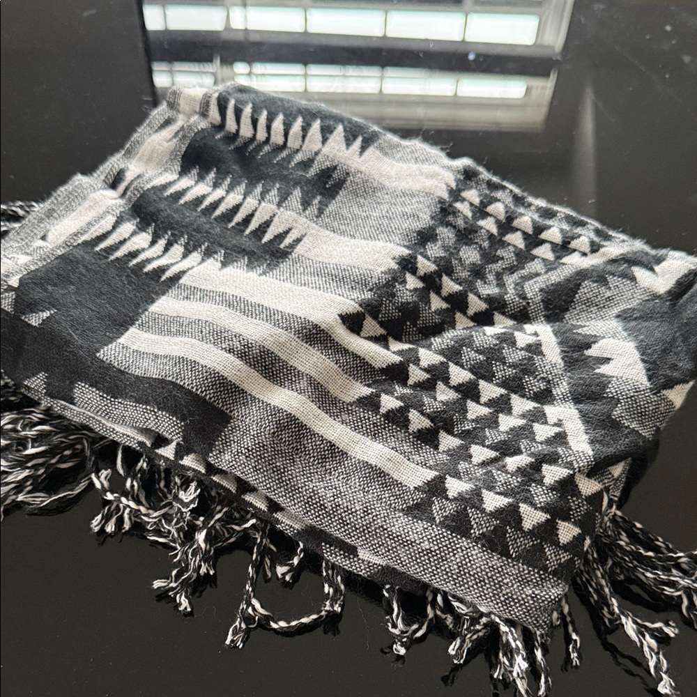 Black and White Patterned Men's Scarf